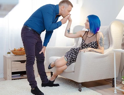 Blue-haired honey luvs man-meat on floor