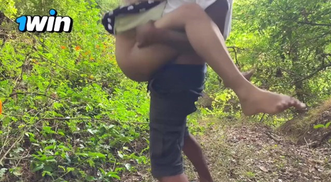 Svindya22 & Piumi22 get nasty in risky outdoor village intercourse soiree