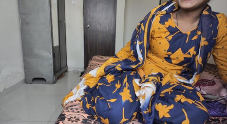 Desi Indian Kamwali seduces her possessor with steamy hookup & rough sex