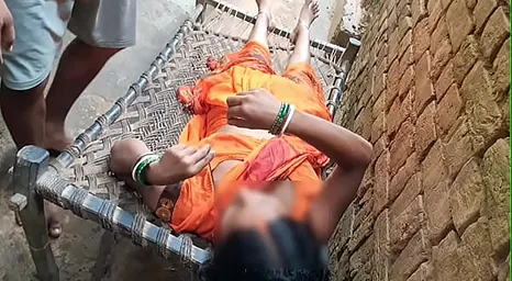 Prayamu11 & Yatun's very first time in school: MMS Varal Bang-festival vid