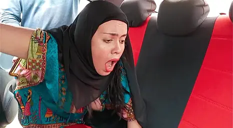 Kellyhot Wifey 1 & Luis Herm in hijab get boned stiff in car
