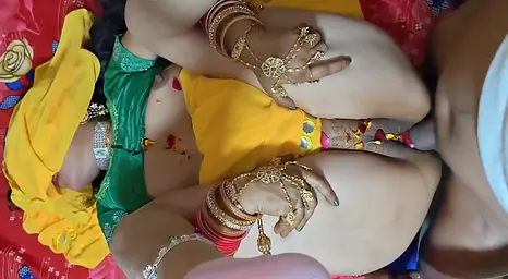 A married woman was fucked after bringing her clothes home