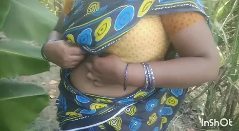 Aunty Saanthi2 gets her pussy pounded by a big cock outdoors
