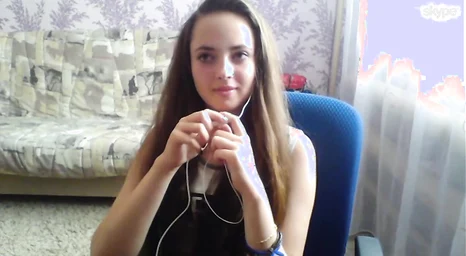 European solo webcam girl shows her ass